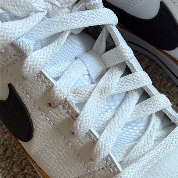 Nike Woman’s White and Tan Sneakers - Picture 8 of 10